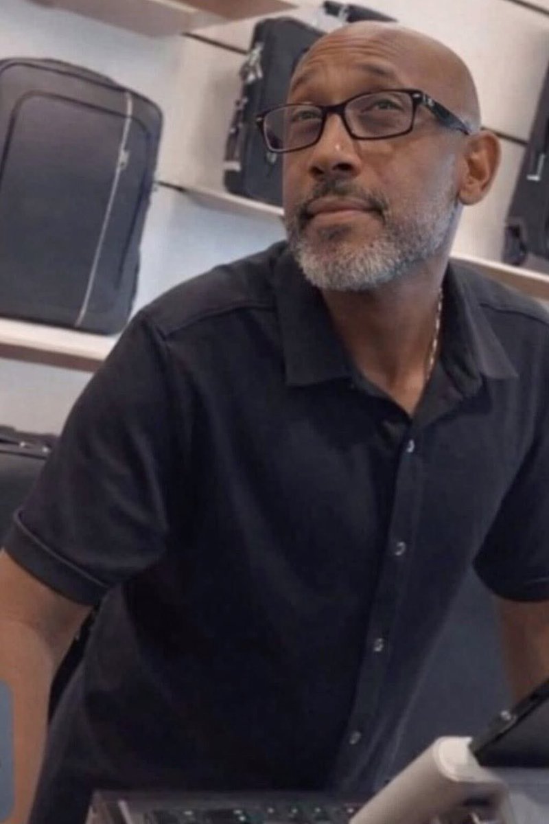 Lo_babyyy_'s tweet image. jokingly asked the white lady at the drive through for extra fries cuz it’s black history month and she gave me a free sandwich too?!?! #dailyreparations