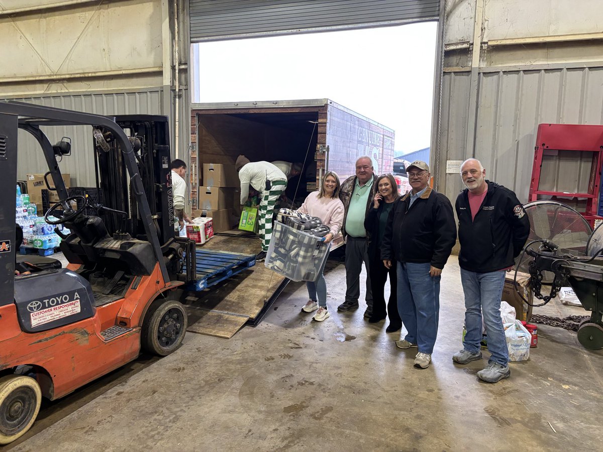 AndyGipsonforMS's tweet photo. A #GenuineMS truckload of much needed supplies being delivered in Alcorn County today!! @MSDeptofAg is here to help. https://t.co/iEuK9w1cmY