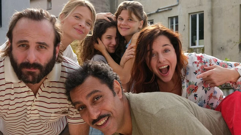 Tudumtson's tweet photo. Je suis allé voir C'est quoi l'amour ? en AP ! 
Comédie qui fonctionne à merveille en retissant les liens familiaux entre le duo Laure Calamy et Vincent Macaigne. Je comprends totalement le succès au festival de l'Alpes d'Huez ! https://t.co/HCg9N0QWZL