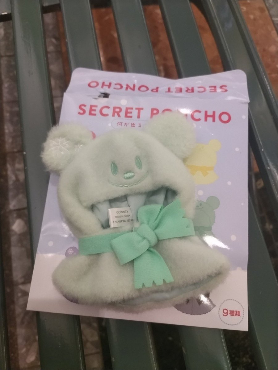 ss___ssmty's tweet photo. ディズニー ディズニーストア ユニベアシティ シークレットポンチョ 雪だるま SECRET PONCHO

譲) 緑　
求) ピンク>赤

舞浜>京葉線内駅での手渡し希望です
検索からでも気軽にお声がけください https://t.co/OKs7hxFGzF