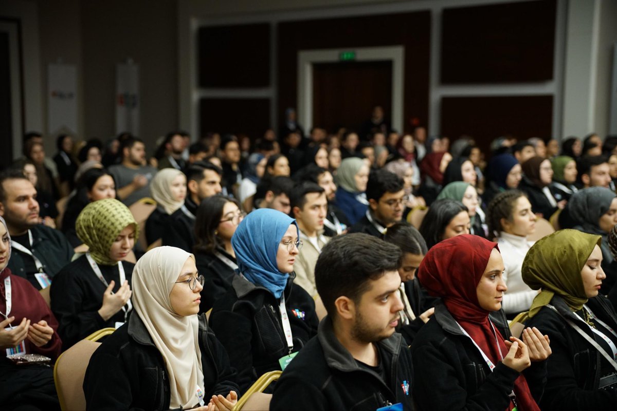 📍 Antalya

TGSP’nin düzenlediği Gençlik Liderliği Eğitim Programı (GLEP-9) kapsamında gençlerle bir araya geldik. 

Gelecek bir ihtimal değil, bir emanet.

Bugün o emanetin emin ellerde olduğunu hissettik. 🤍

Gençlerimizi geleceğe hazırlamaya dönük; sürdürülebilir, zamanın