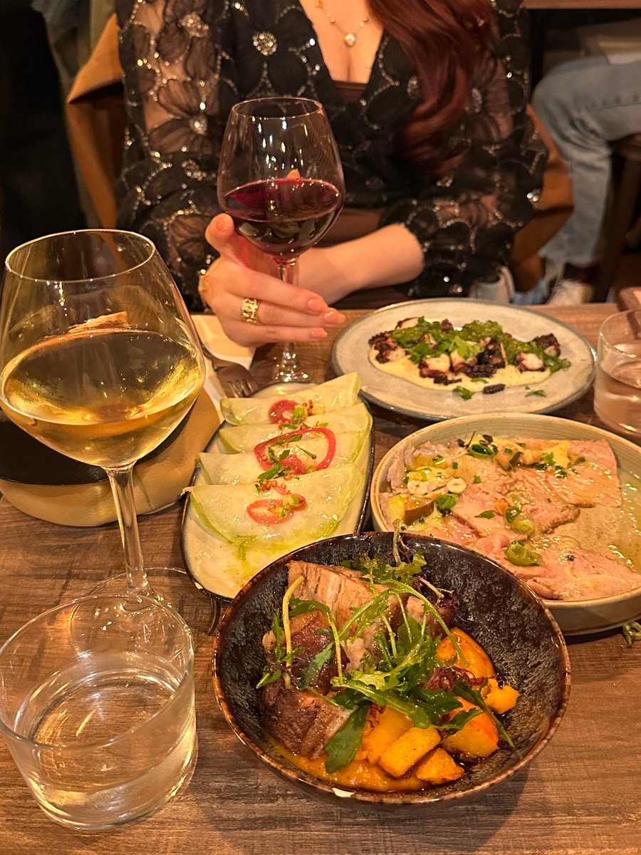 kevinjun2107's tweet photo. When the table looks as good as it tastes. https://t.co/2kh0UNZzew