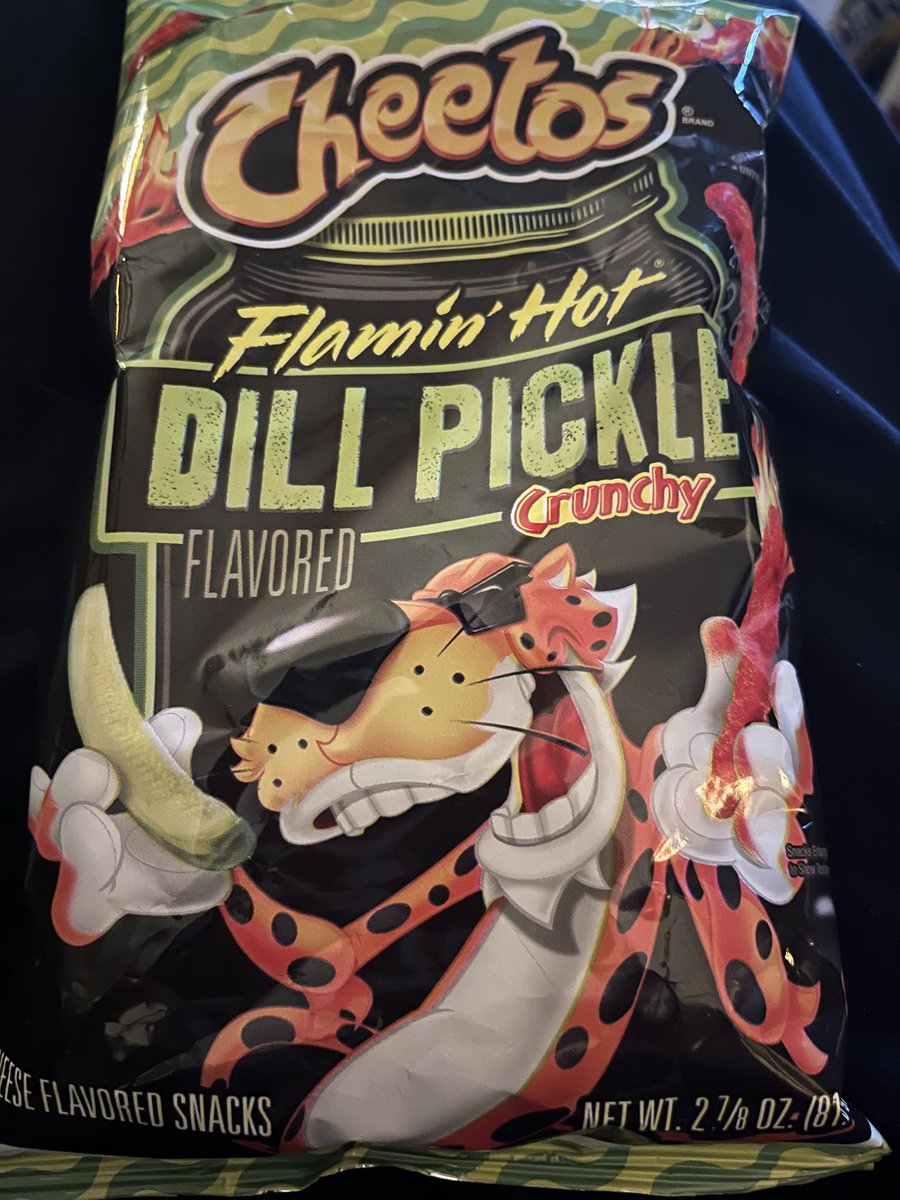 yousuck's tweet photo. lol these chips are getting out of control #Cheetos https://t.co/95ZaP3cwFV