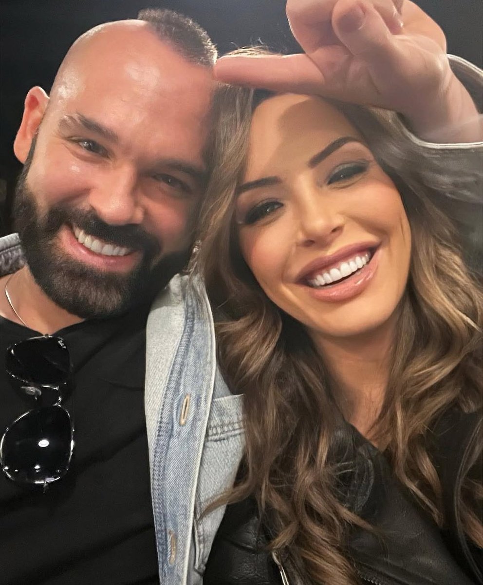 Julie Carter tweet media