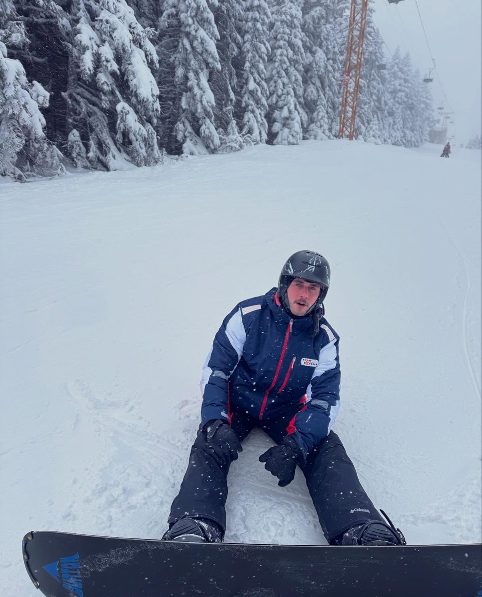 yaran :
 •Bembeyaz karların ortasında bir civciv buldum, eğer kimse istemiyorsa onu kendim alırım😋•

<a href="/onursyaran/">Onur Seyit Yaran</a> | #onurseyityaran