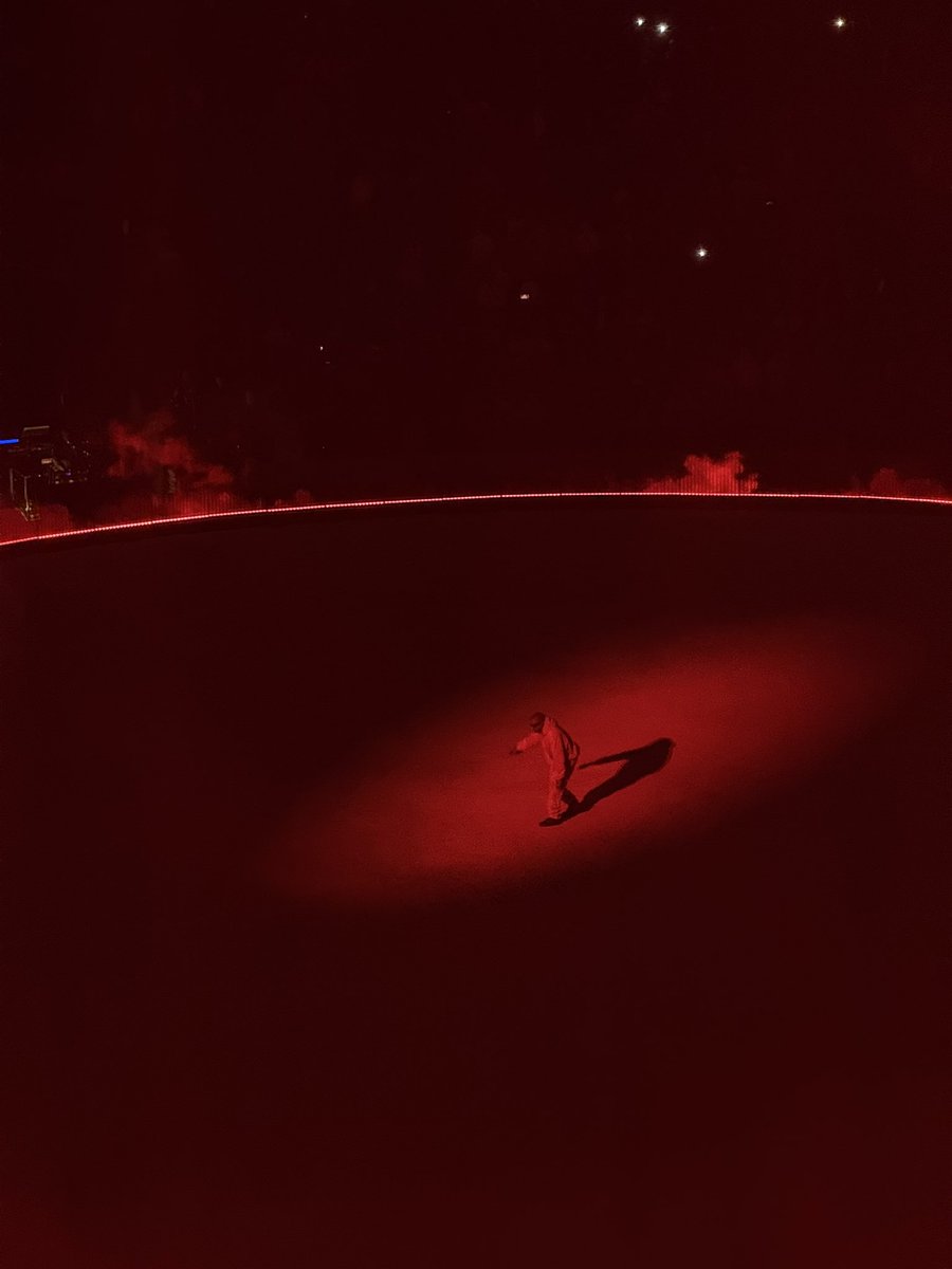 Aún estoy procesando que vi a Kanye West dos veces en vivo.

Y que mi primer concierto fue del artista favorito de todos los tiempos.

Gracias, YE Omari West.