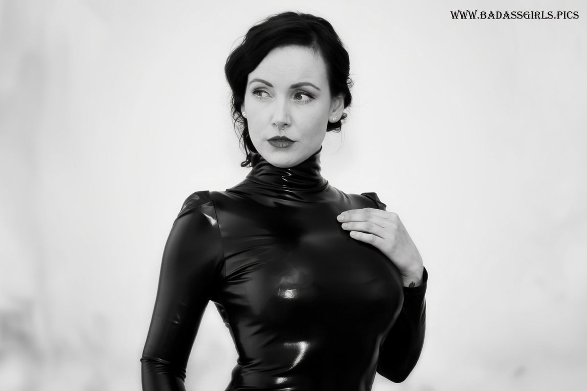 BAGFlashZone's tweet image. Cardii in bw!
More on my photographer collection site! Link in bio! 
#girl #bw #beautiful