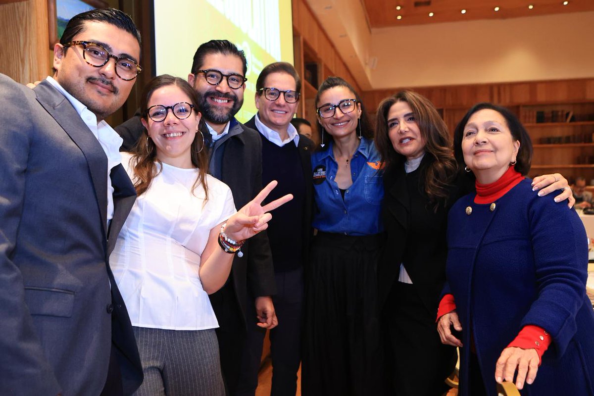 Desde todos los espacios la #BancadaNaranja es un solo equipo que escucha, camina, construye y propone en colectivo para la Ciudad de México.
Por eso hoy no solo presentamos nuestra agenda de causas para el <a href="/Congreso_CdMex/">Congreso de la Ciudad de México</a> sino también para el Senado y la Cámara de Diputados.