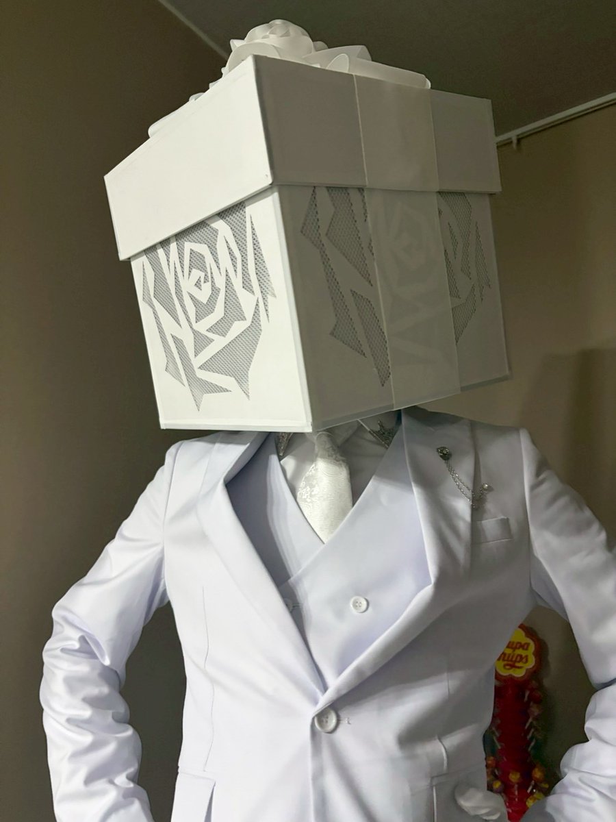 こういうポーズしてる時の胸元にできる空間がフェチ

 #異形頭
 #ofjecthead