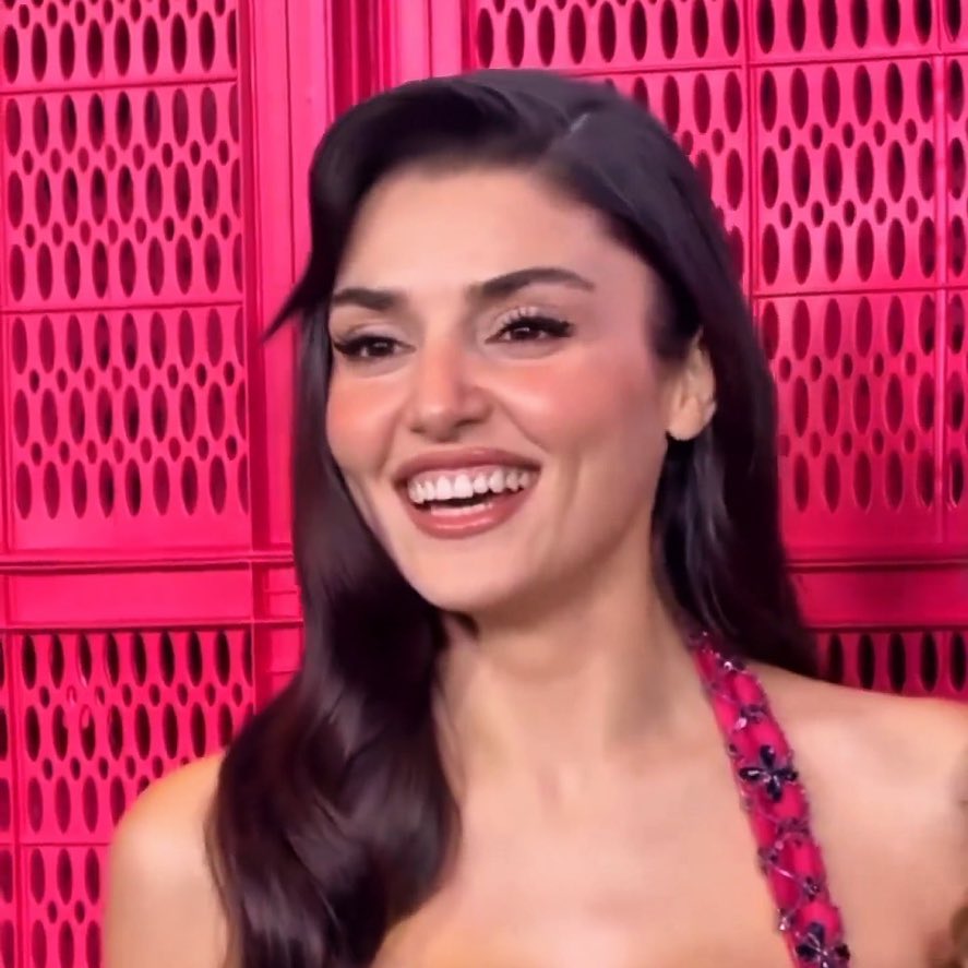 أنهت خرافة الباربي الشقراء 💕