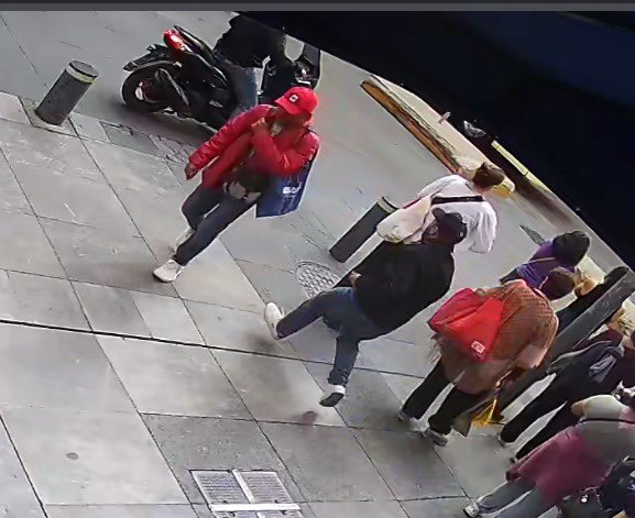 LisetGlezG's tweet photo. #ILTIMAHORA Se registra robo a joyería Bizarro, en Isabel la Católica y 16 de septiembre, Centro @AlcCuauhtemocMx Los responsables escalan en una moto https://t.co/qHh4KIGPa8