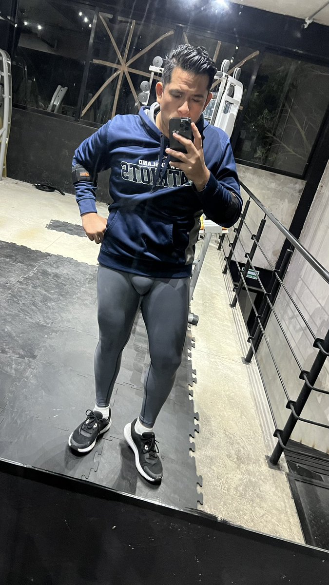 PhernandoO's tweet photo. 💦💦💦💦💦🫰🏿💪🏿 #gym #gymtime #damn #men #gay #dude #roar #life https://t.co/JrHewQJraW