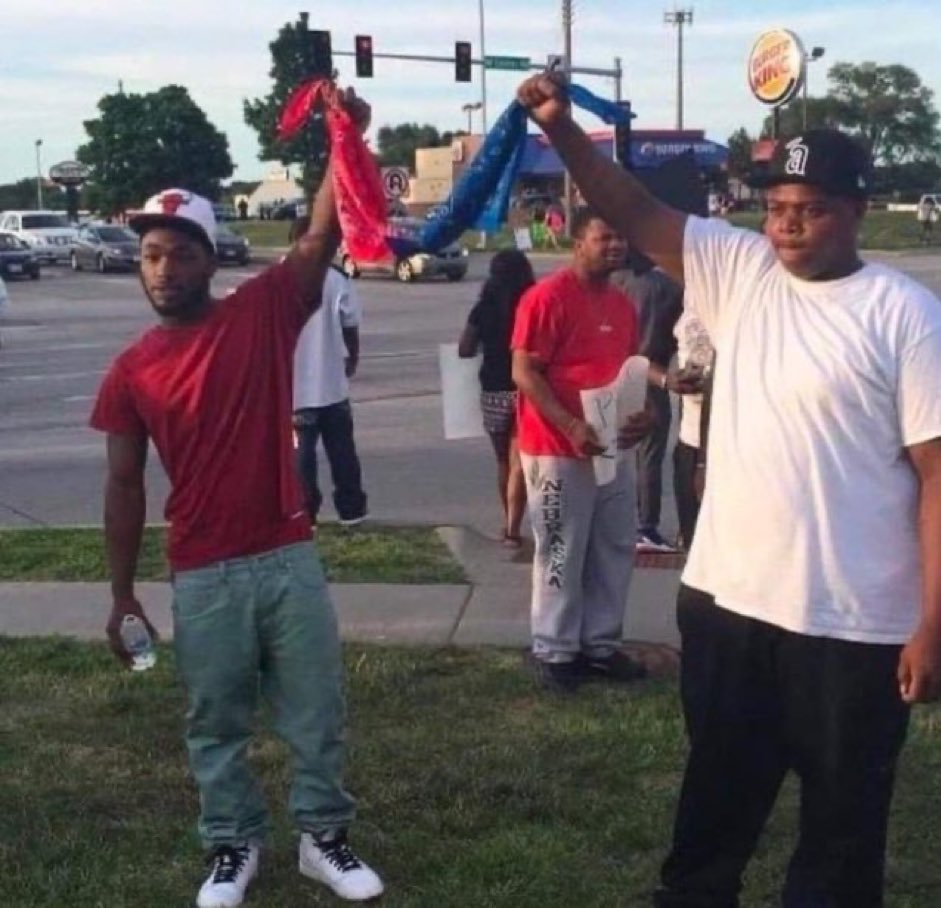 cuunhas's tweet image. chelsea and united fans dragging garnacho on my tl