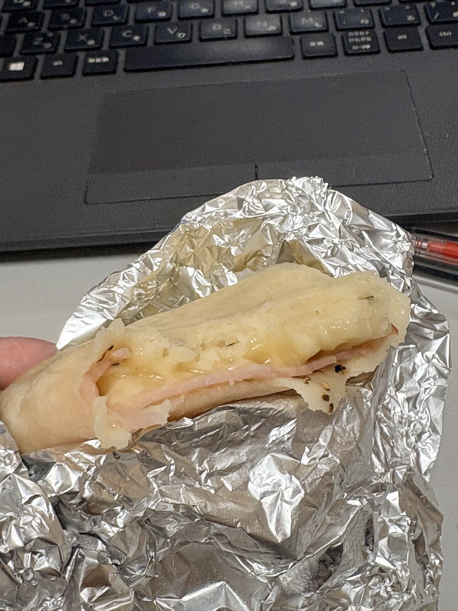 おはようございました
朝ごはんは昨日家で焼いたブリトーでﾔﾝｽ
ハムとチーズとブラックペッパー(強め)でﾔﾝｽ
ブリトー嫌いな人っておるんか？🤔
かえりてーーーー