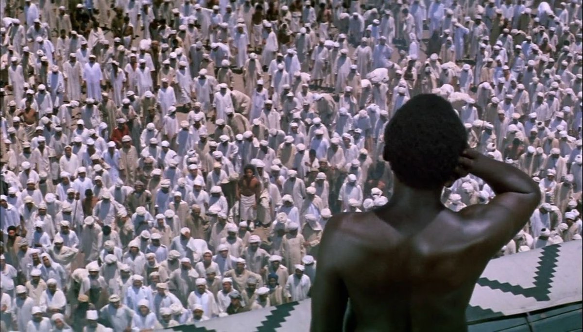 Bu cuma Sultanahmet.
Şampiyonluk için cihat çağrısı.