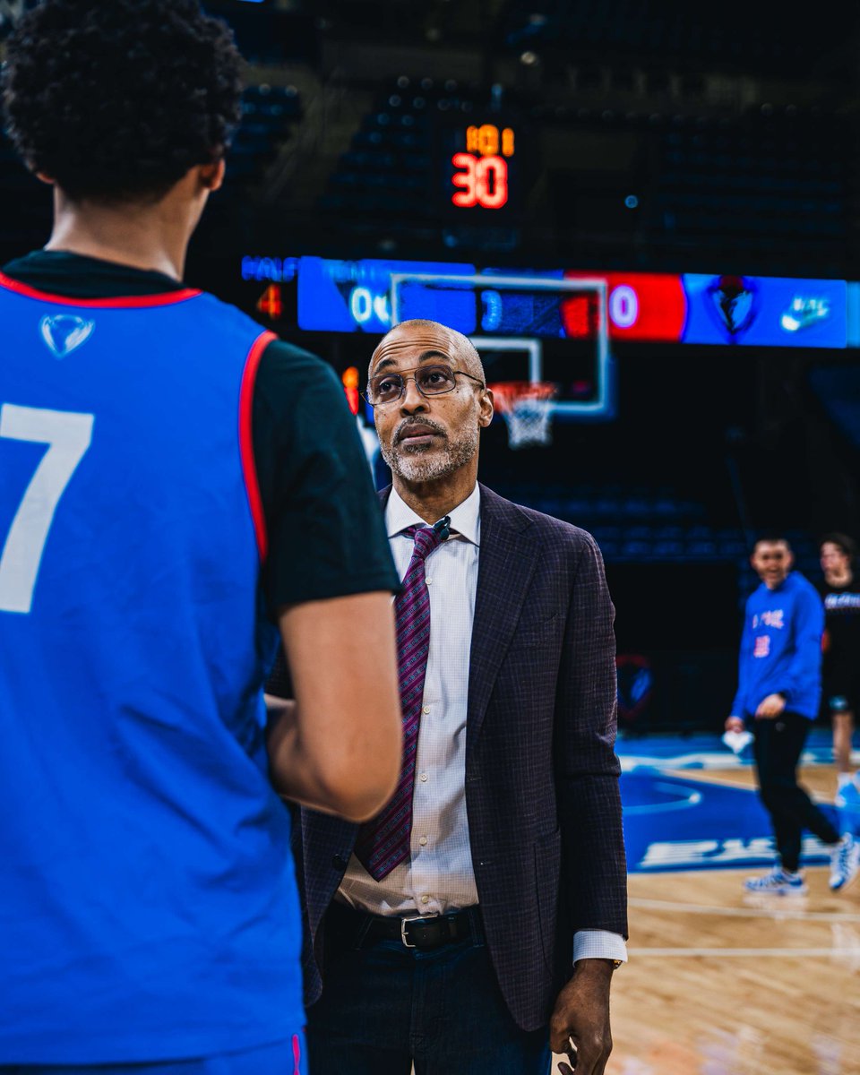 DePaulHoops's tweet image. look who stopped by shootaround  👏