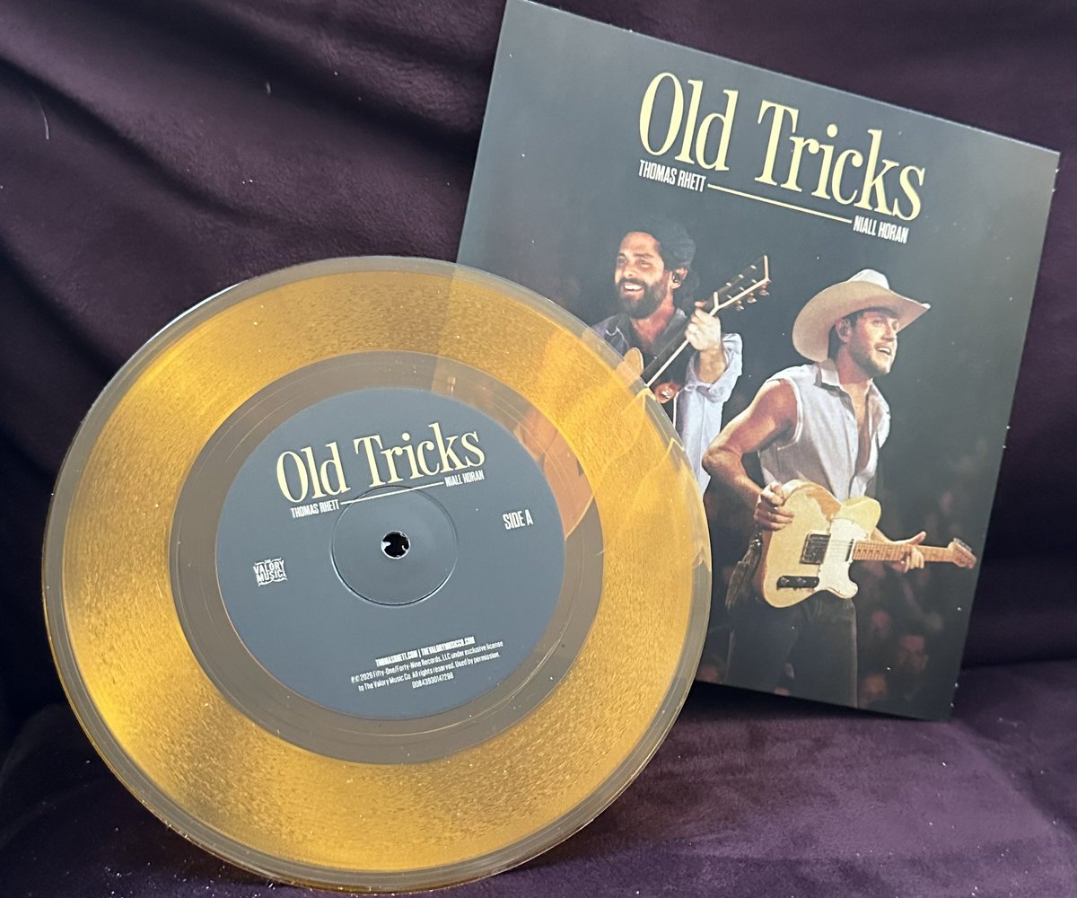 LindaI26's tweet photo. Congratulations to @NiallOfficial and @ThomasRhett on going over 5M streams on Spotify with “Old Tricks” and I got my beautiful vinyl just in time to celebrate!!!! #OldTricks https://t.co/019L1gEr5k