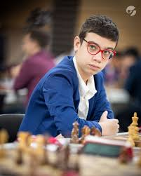 Uno es un autista, crack en lo que hace y orgullo nacional🇦🇷
El otro es Ian Moche