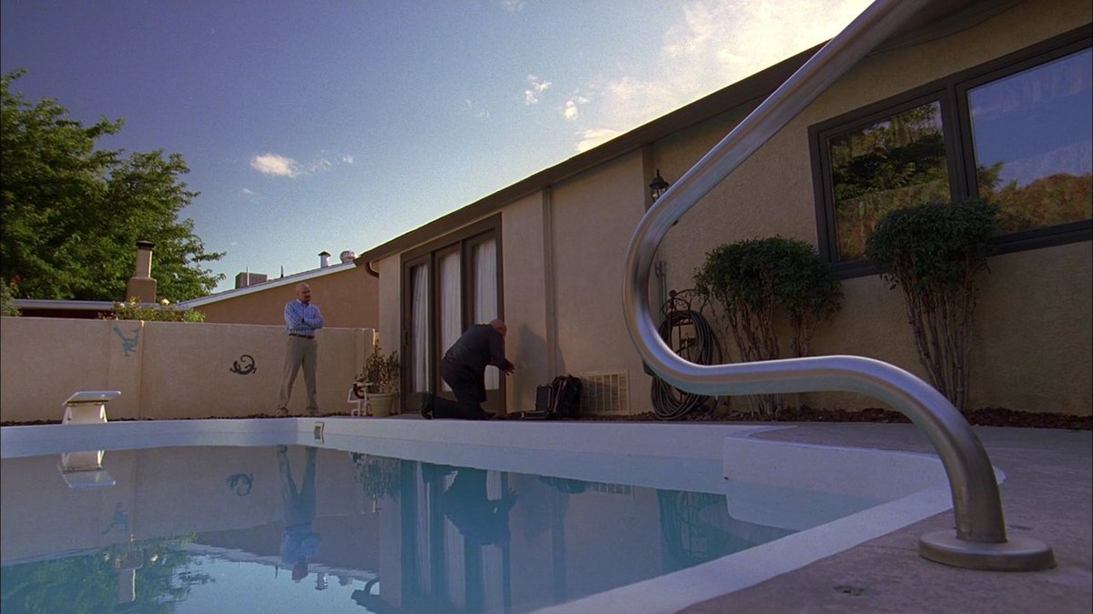 🔵 Breaking Bad dizisindeki Walter White’ın evi 400 bin dolara satışa çıkarıldı.