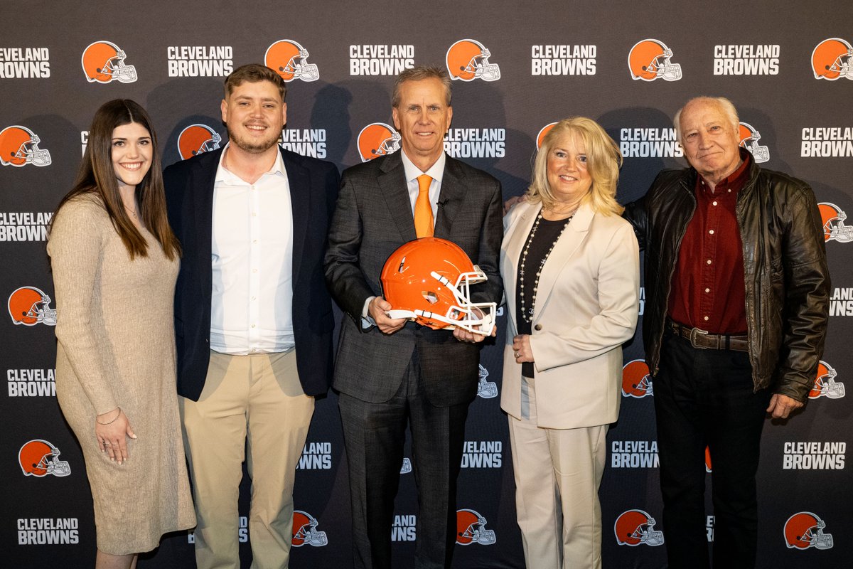 Browns's tweet photo. a busy first day in front of the media for our new HC 🙌 https://t.co/wGEPs21SVU