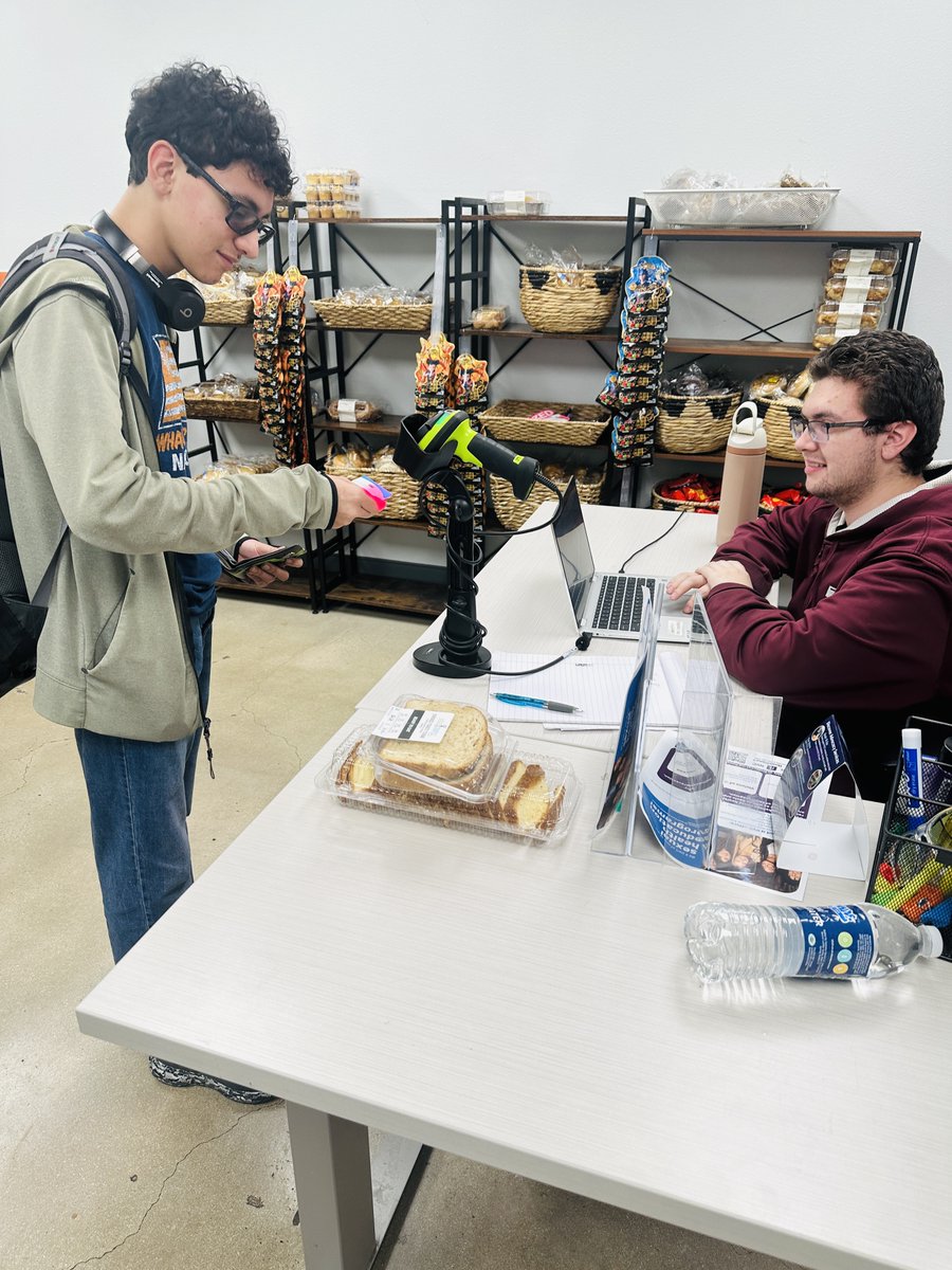 govista's tweet image. Craving a snack? Swing by the Grab N Go in Pecan Hall and treat yourself to free snacks Monday - Friday. 🥐☕️ Big thanks to the NVC Student Advocacy &amp;amp; Resource Center for helping our students.
#madeforyou #freesnacks