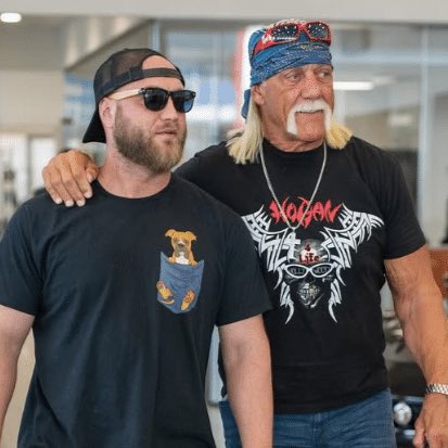 Teeki1978's tweet image. Nick Hogan, der Sohn des verstorbenen WWE Hall of Famers Hulk Hogan, wurde in dieser Woche im WWE Performance Center in Orlando, Florida, gesichtet. 

Derzeit ist nicht bekannt, warum er dort ist bzw. war.  

(Quelle: PWInsider Elite)   

#WWE #WrestleMania #Hulkamania
