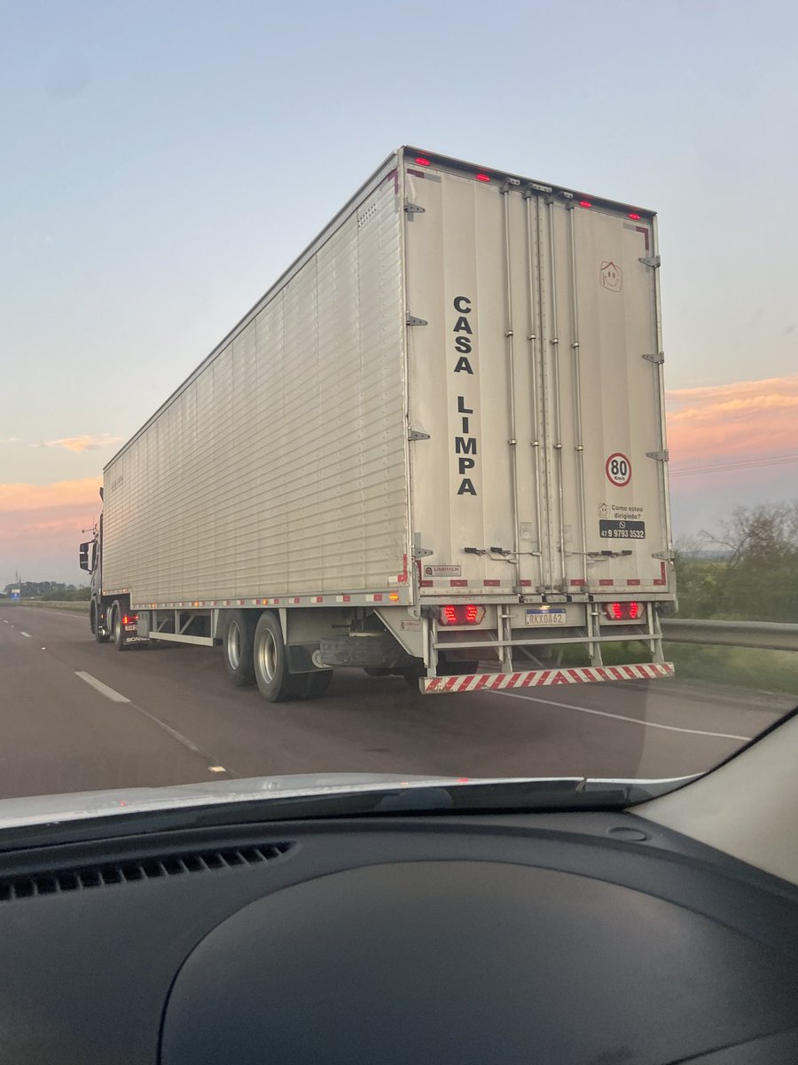 Diaz1909GP's tweet photo. Passei por um caminhão de mulher na 448 https://t.co/ZXyjL5AqVy