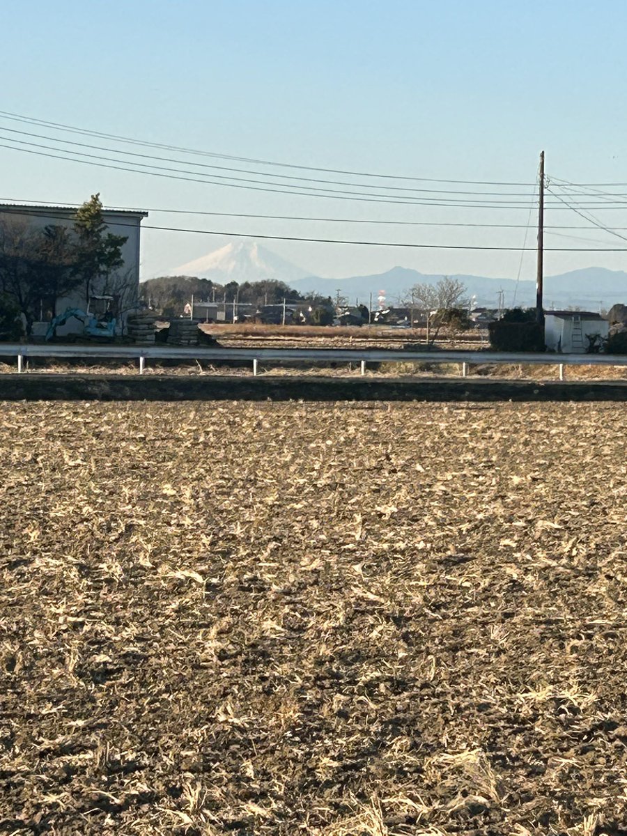薄ら富士山が見える場所にいるよ。お仕事お仕事。