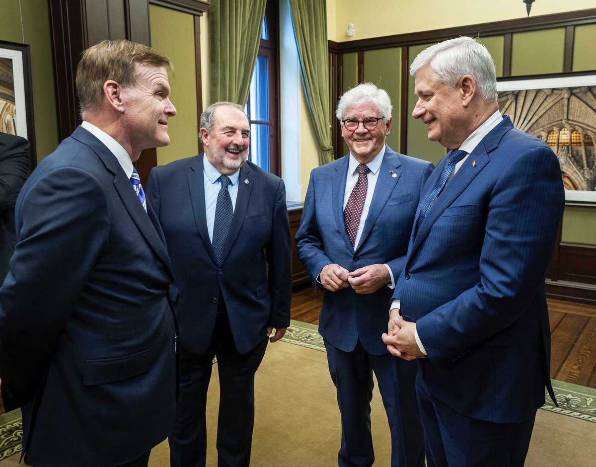 Stephen Harper tweet media