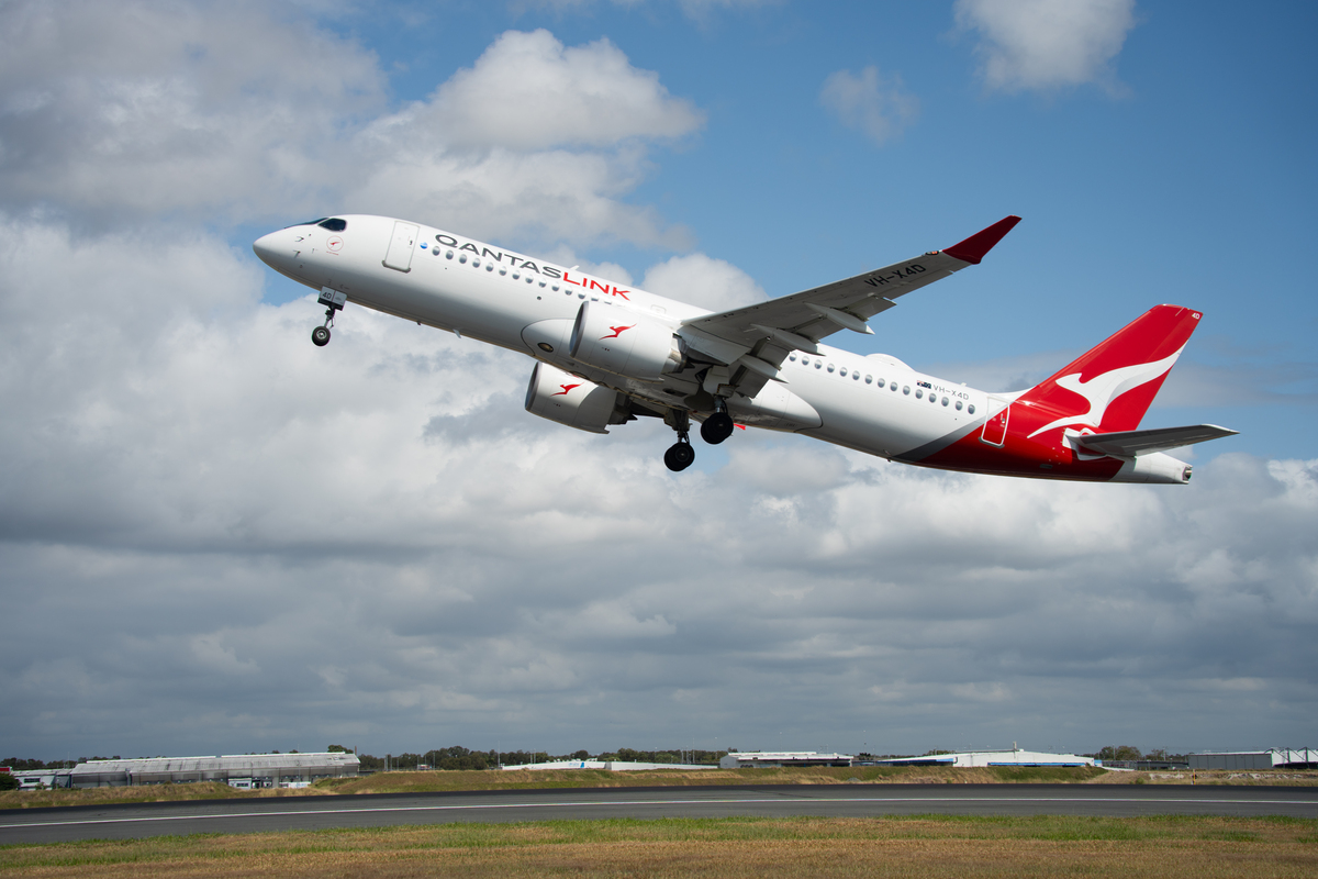 AvSourceNews's tweet image. Qantas' Airbus A220 has made its international debut this week, operating the Brisbane to Wellington route, which it will now serve three times weekly.

aviationsourcenews.com/qantas-a220-ma…

#Qantas #Brisbane #Wellington #Airbus #A220 #avgeek #aviation