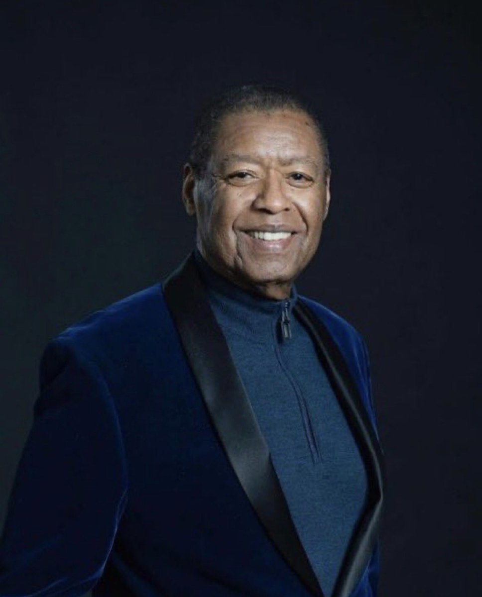 OJAjayi's tweet photo. Dr. Ron Kenoly was a great singer who inspired an entire generation. In the 1990s when audio cassettes were in vogue, we treasured having his among our collections. His songs were (are) simple and spoke to people’s hearts. Rest in peace, God’s general. #ronkenoly https://t.co/IATTY3AoaZ