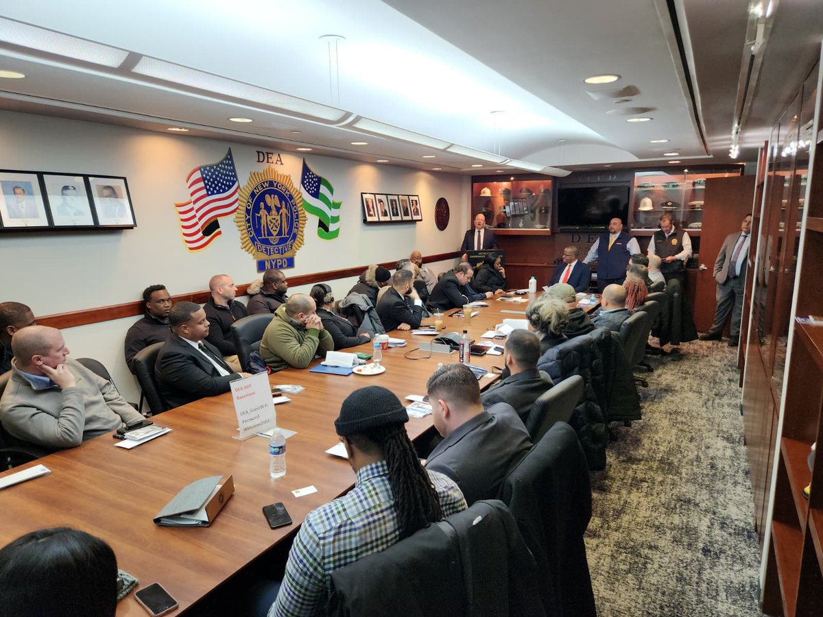 NYCPDDEA's tweet photo. Congratulations to the newest Detectives who came to the union office today for their orientation. Union Board Officers were honored to welcome them and speak about how the DEA is always in their corner — fighting for the rights of The Greatest Detectives in the World. https://t.co/1kWQLhbJcz