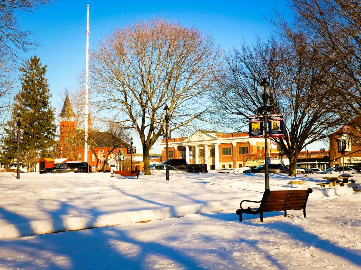NewEnglandInfo's tweet photo. Walking into a New England postcard at the town green in downtown Walpole, Massachusetts.

#walpolema #newengland @KevinBoston25 @NWSBoston @TownofWalpole @DowntownWalpole @VisitMA @lonelyplanet @NatGeoTravel  @GettyImages @luxurytravel https://t.co/VbImAQak6f