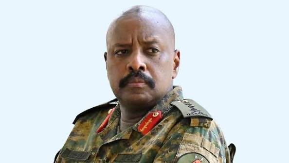 wembi_steve's tweet photo. #Rwanda_ #Uganda : “J'ai décidé de démettre immédiatement de leurs fonctions tous les agents des services d'immigration qui rendaient la vie difficile à nos compatriotes ougandais et banyarwanda pour obtenir des pièces d'identité. D'autres seront nommés prochainement” @mkainerugaba