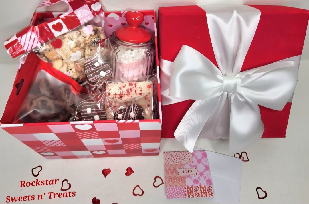 The "Lots of Love" gift box is available on the shop❣️ Along with several other lovely treats!
Vist: Rockstarsweettreats.etsy.com for all the yummy details and for mail order! 💌🍫

☎️ Local delivery or pickup: Text 260-298-1590