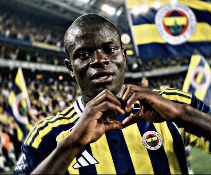 Dün iptal diye uyuyamadık, bugün geliyor diye uyuyamıyoruz… 

Biz Fenerbahçeliler transfer döneminde değil, adeta kalp testindeyiz. 💛💙 

 #KantePressure