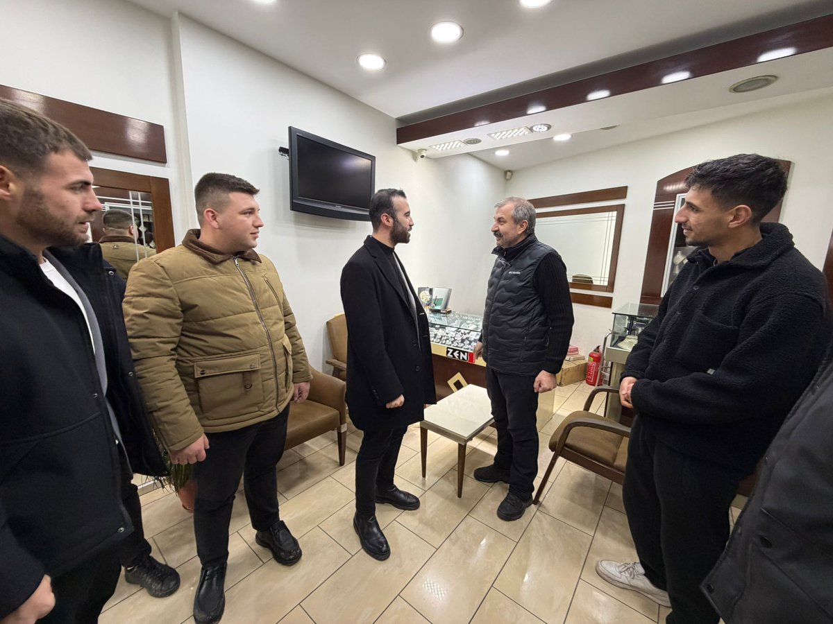 📍 Esnaf Ziyareti
İl Gençlik Kolları Başkanımız Av. Doğukan Deniz,
İlçe Gençlik Kolları Başkanımız Onur Can Kanbur ve teşkilatımızla birlikte
Biga esnafımızı ziyaret ederek hayırlı işler, bereketli kazançlar diledik. 💛