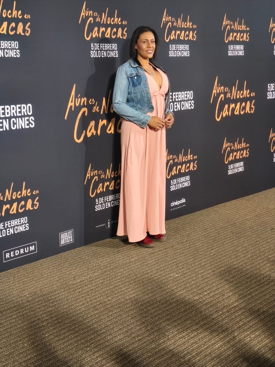 Compartimos imágenes gala AUN ES DE NOCHE EN CARAC CAS (Mariana Rondón y Marite Ugas, 2025)l horror y la represión que marcaron a Venezuela en 2017 atraviesan la historia de una mujer que sobrevive cuando el país que conocía deja de existir.
*Lupita Cortés 
Fotos: Laura Lugo /