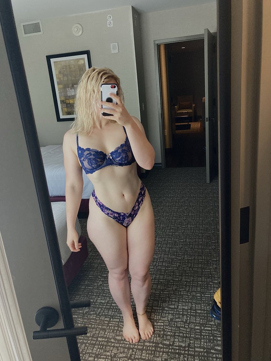 Always gotta get a hotel with 2 beds… 👀IYKYK 💦💦💦

#squirter #hourglass #Blonde