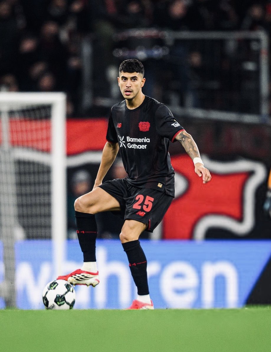 FaacuLopez__'s tweet photo. Lo estético que siempre es ver a Exequiel Palacios pisar la pelota y cabeza levantada. Todos los partidos, hoy así. Te amo. https://t.co/kGOr7T5hgp