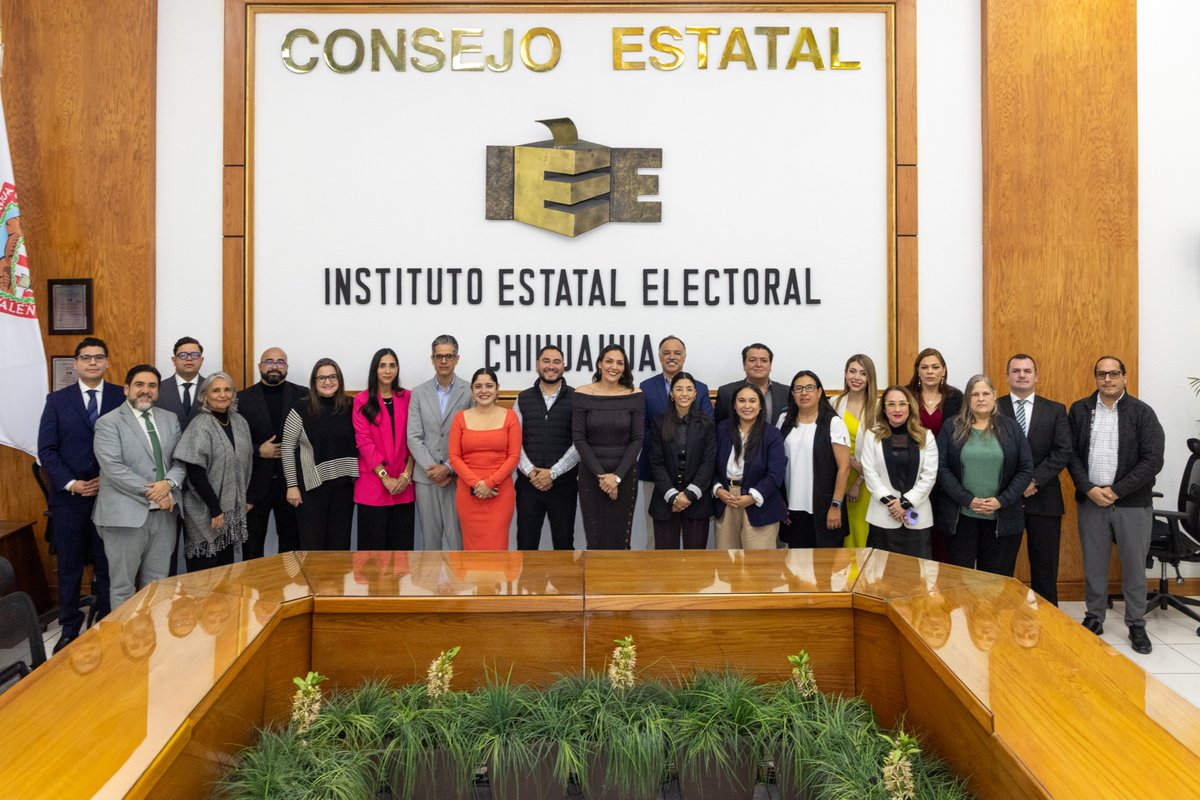 🏛️📄 El Consejo Estatal del IEE Chihuahua realizó la toma de protesta de nuevas titularidades en áreas ejecutivas y técnicas, fortaleciendo su estructura rumbo al Proceso Electoral Local 2026-2027. 

El Instituto reafirma su compromiso con la certeza, legalidad, imparcialidad,