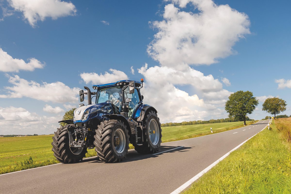 CNHIndustrial's tweet image. The new T7 Standard Wheelbase has arrived.

Redesigned with more power, more comfort, and smarter technology — delivering big capability with compact agility. ow.ly/lGGm50Y8wwE

Built for the demands of modern farming.

#NewHolland #AgTech #FarmingInnovation