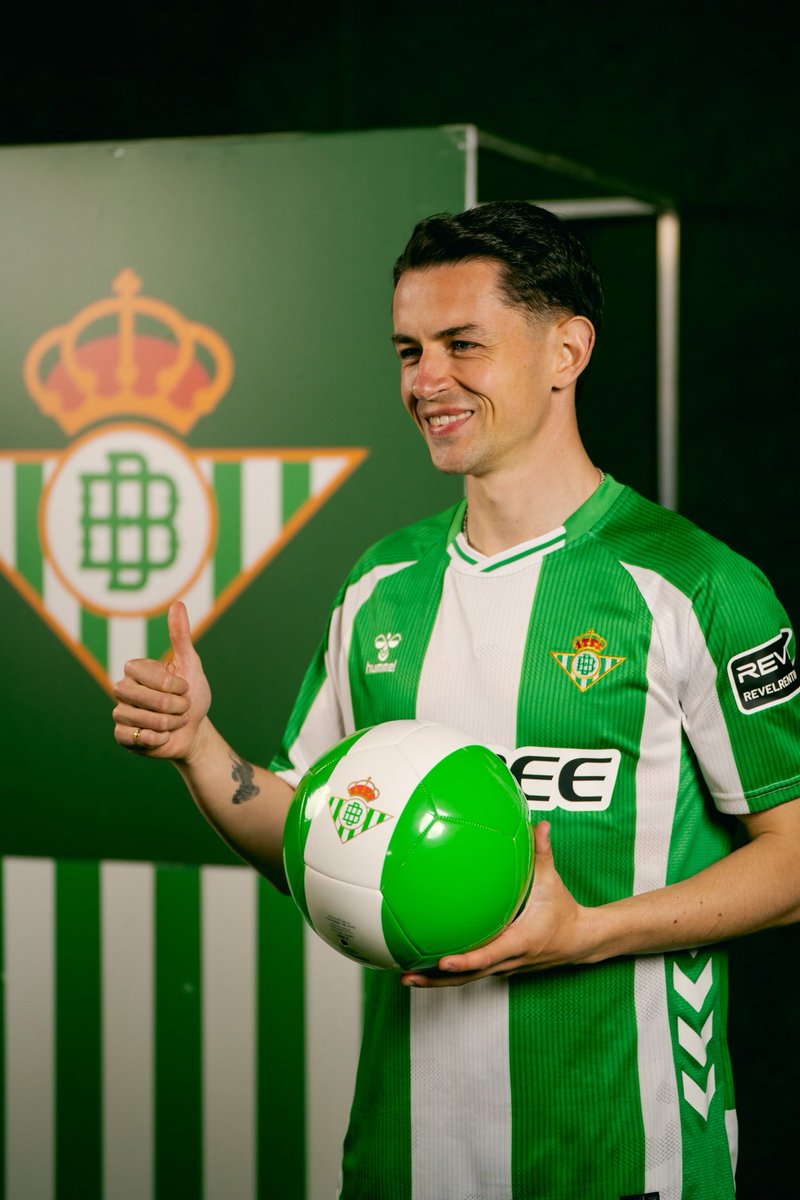 Muchas gracias béticos por la bienvenida 💚 Ahora es momento de trabajar! Vamos con todo!
<a href="/RealBetis/">Real Betis Balompié 🌴💚</a>