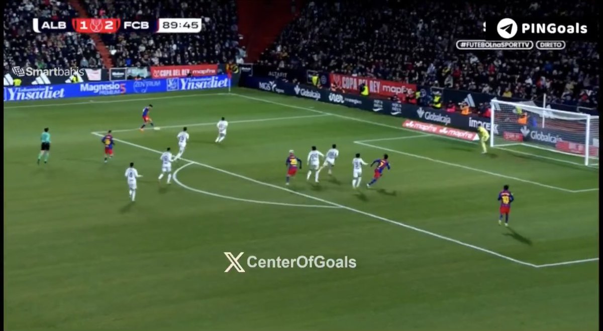 krilinnim's tweet photo. @ArchivoVAR el balón no está por delante de Ferran?? 🧐 https://t.co/oVAnw5z11f