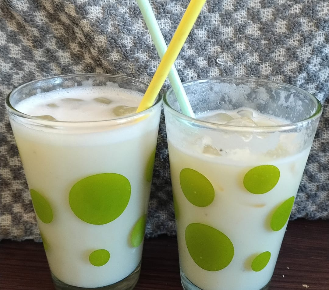 Tomando licuado con <a href="/HimawariAmeVT/">Ame ☂️🌻||•Candy Vtuber•|| Español</a>