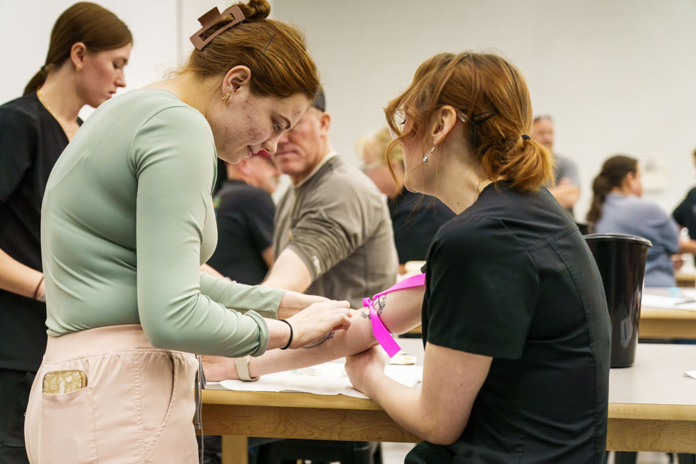 UBTechTitans's tweet image. It's always a privilege to see our students in action utilizing the hands-on skills they learned right here at The Uintah Basin's College ⚙️⬆️

#Utah #TheBasin #GearsUp #GoTitans
