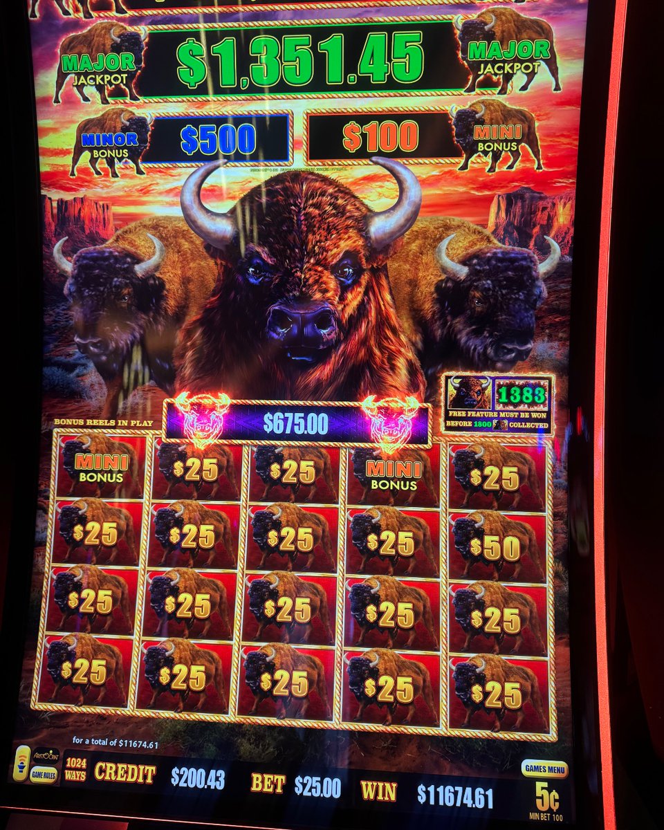 LAubergeBR's tweet image. Sometimes it's worth taking the big risk... 🤑 

Congrats to these high rollers who hit some big jackpots over the weekend! 

Gambling Problem? Call 1-877-770-STOP.
#JackpotWinner #Handpay #SlotsWin #LaubergeBR