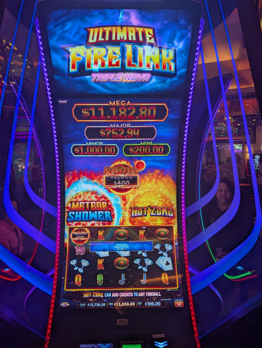 LAubergeBR's tweet image. Sometimes it's worth taking the big risk... 🤑 

Congrats to these high rollers who hit some big jackpots over the weekend! 

Gambling Problem? Call 1-877-770-STOP.
#JackpotWinner #Handpay #SlotsWin #LaubergeBR