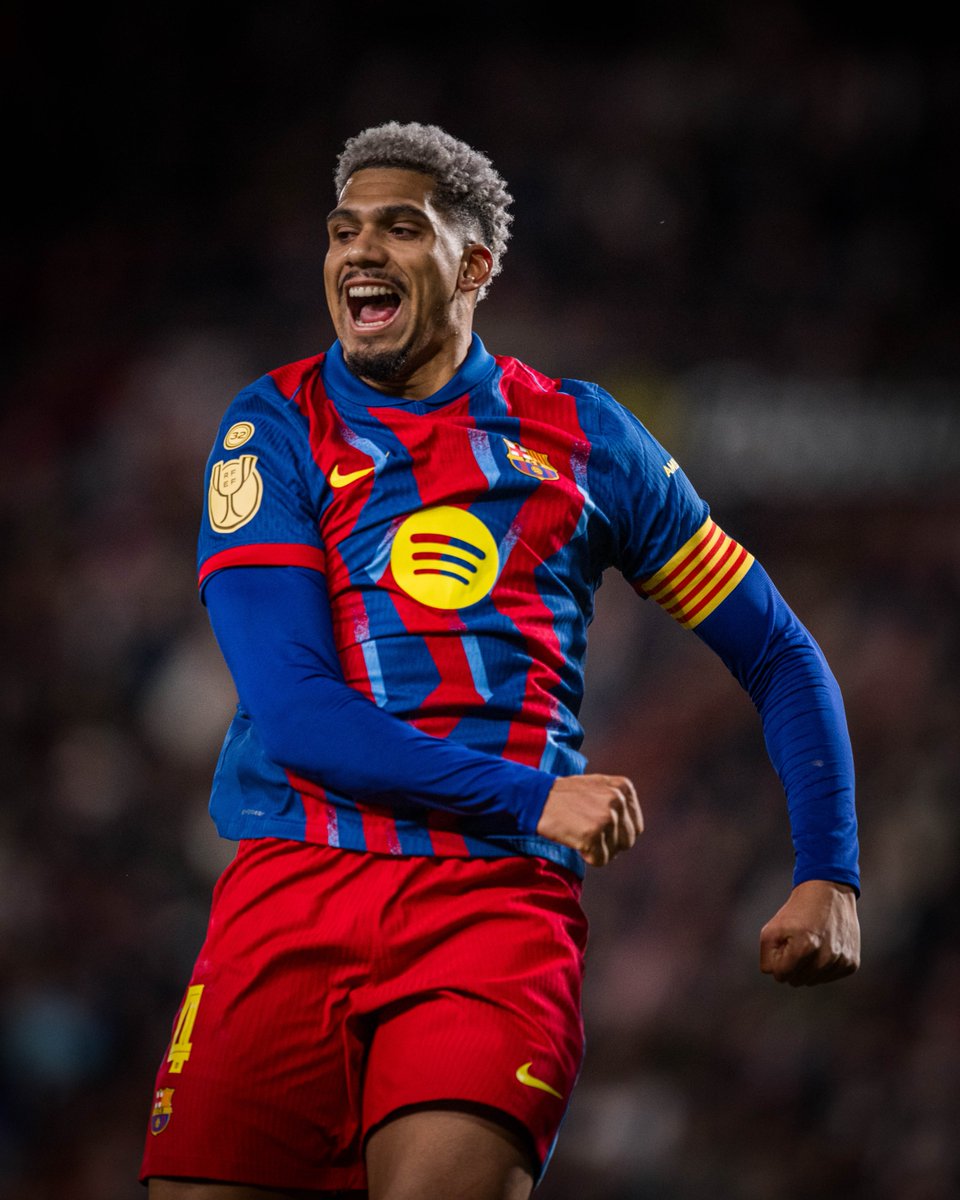 FCBarcelona's tweet image. It's good to see you smiling, Ronald 😄