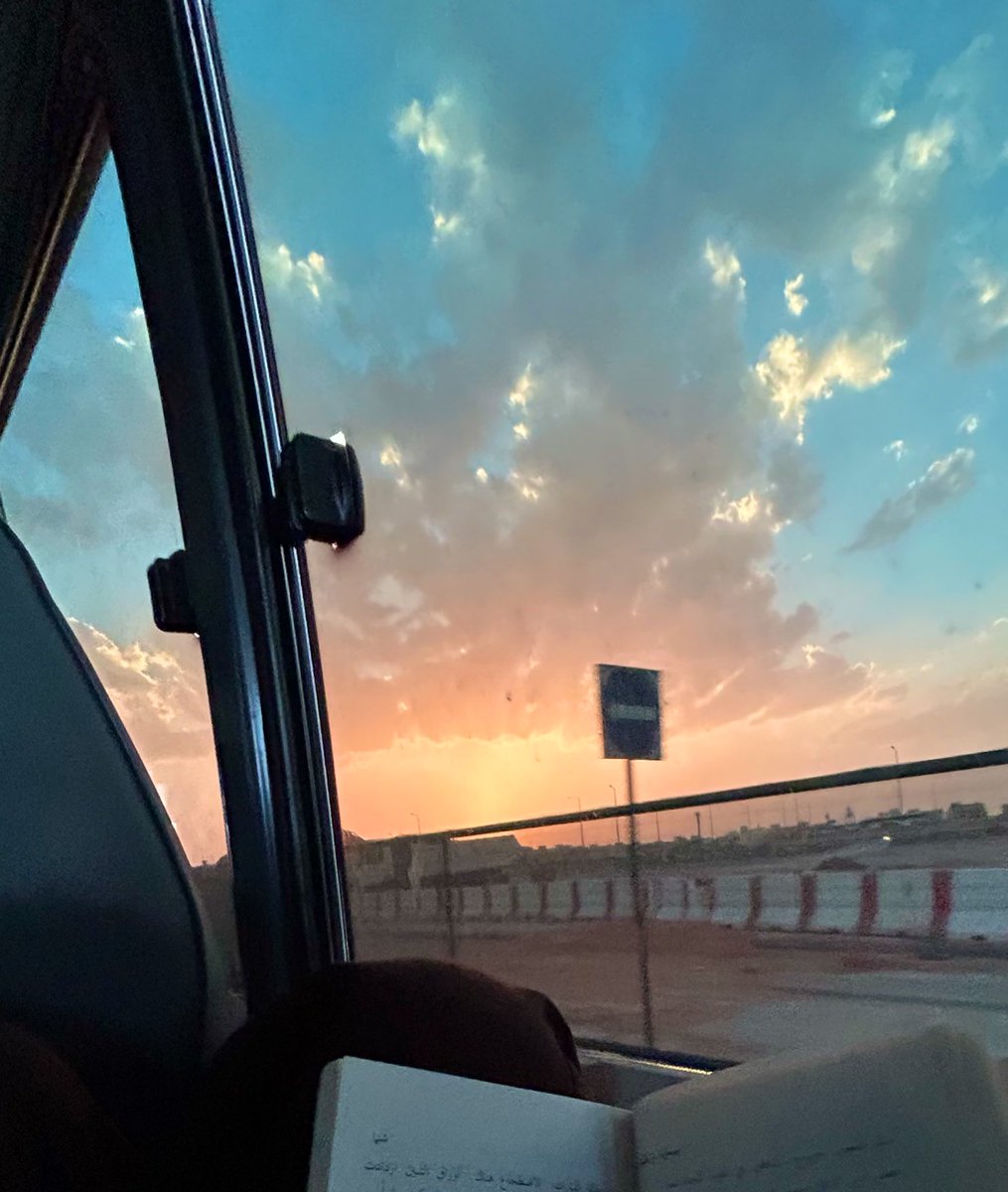 متى يحين موعد فسحة غروب الشمس؟
أو لما لا نهمّ الخطى لموعدِ شروق الشمس؟

هما لا رقود وصباح، بل موسمان متجددان،
فيهما تتجدد الروح وتطيب، ويتبدّد بينهما الهاجس، 

مشادّة أعين.. كيف لم ألحظ سرعة خجلها ولا مرّة؟
أريد أن أستعجل حظور هاذين الموسمين كل يوم…